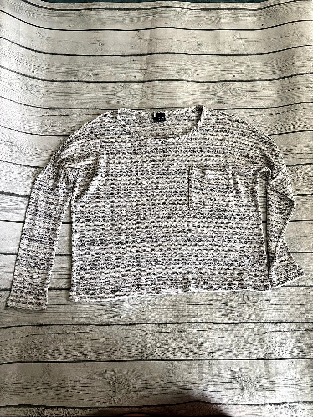 Sparkle & Fade Striped Crew Neck Sweater in Gray & White Like New